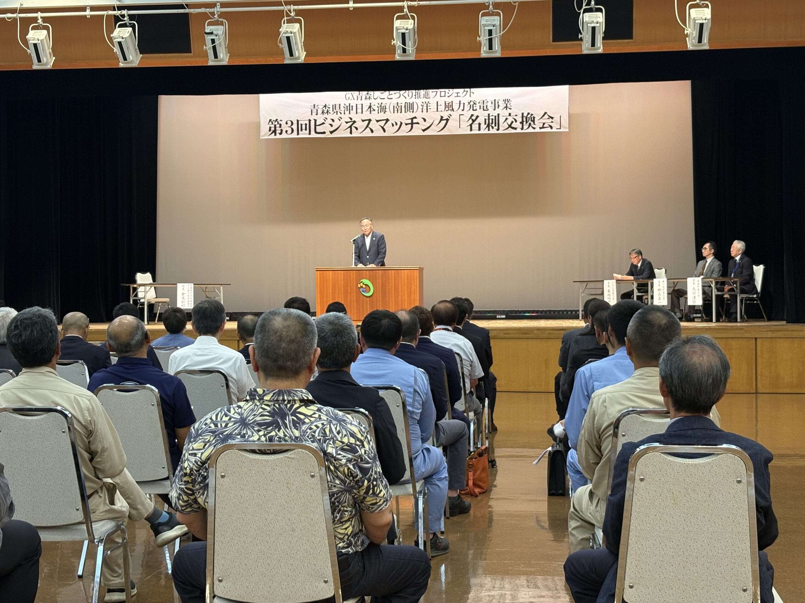 ビジネスマッチングに向けた名刺交換会を通じて県内企業との交流が行われました 